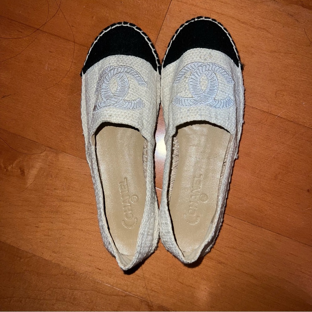 chanel white canvas & black toe espadrilles in size 39